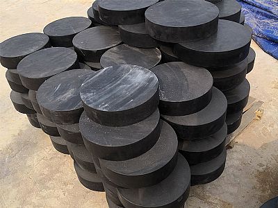 下花园板式橡胶支座由若干层橡胶片与薄钢板经加压硫化